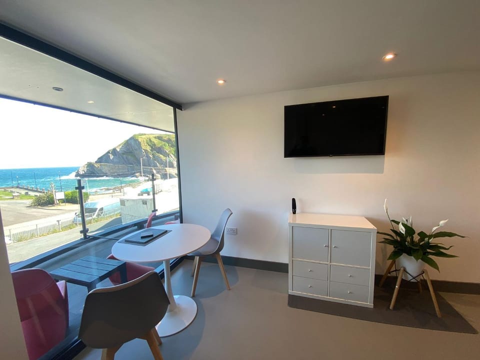 1 The View apartments Ilfracombe - Seafront, Parking, Lift, EV Apartment in Ilfracombe