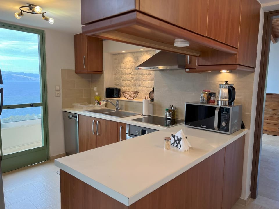 View (from property/room), View (from property/room), Mountain view, Mountain view, Pool view, Pool view, Sea view, Sea view, oven, stove, stove, toaster, kitchen