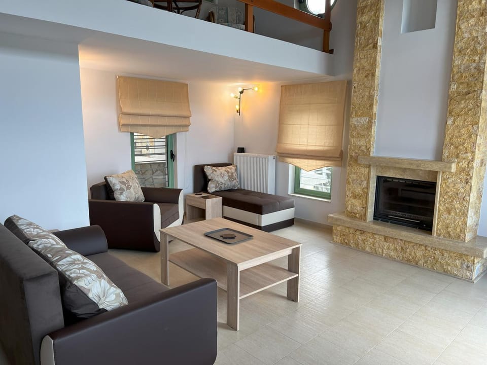 Living room, fireplace, heating