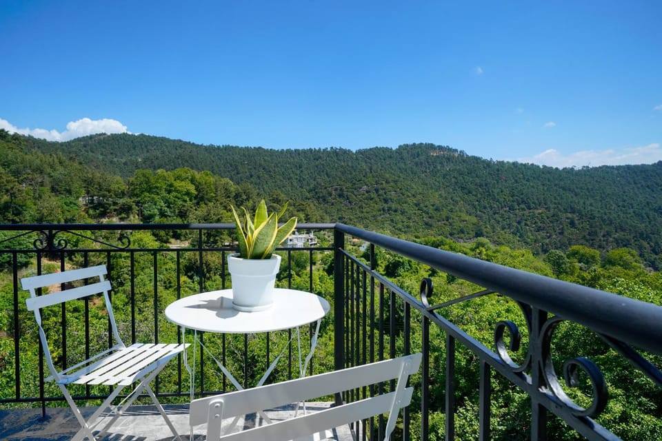 View (from property/room), Balcony/Terrace, Mountain view