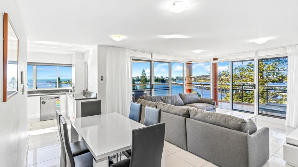 Living room, Dining area, Lake view, kitchen