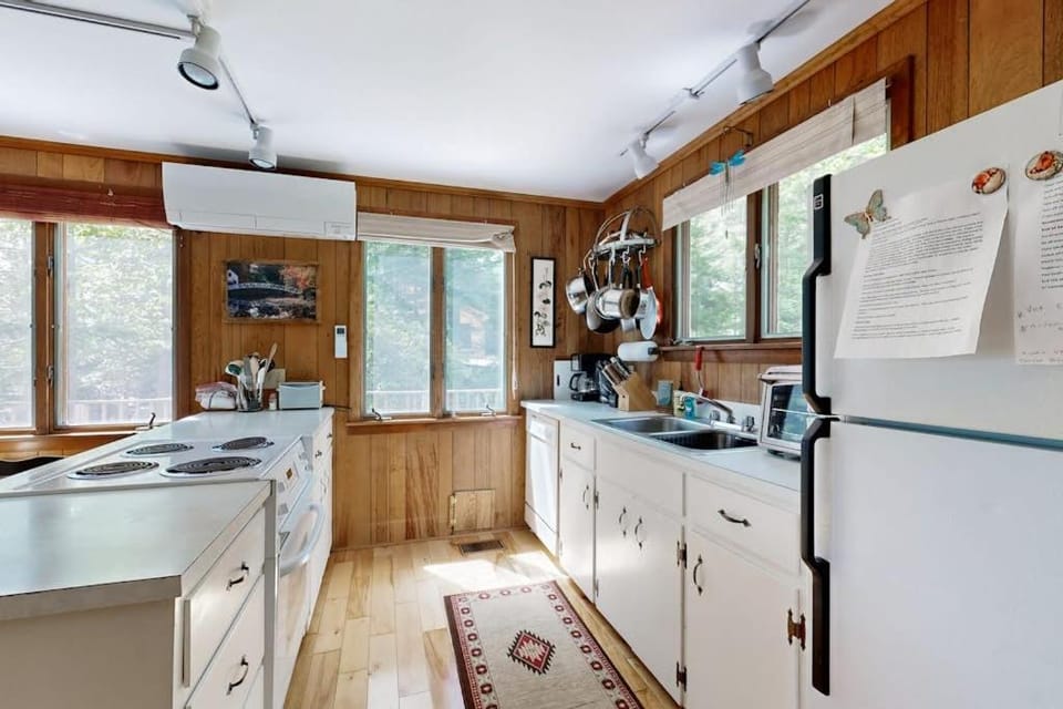 Kitchen or kitchenette, kitchen