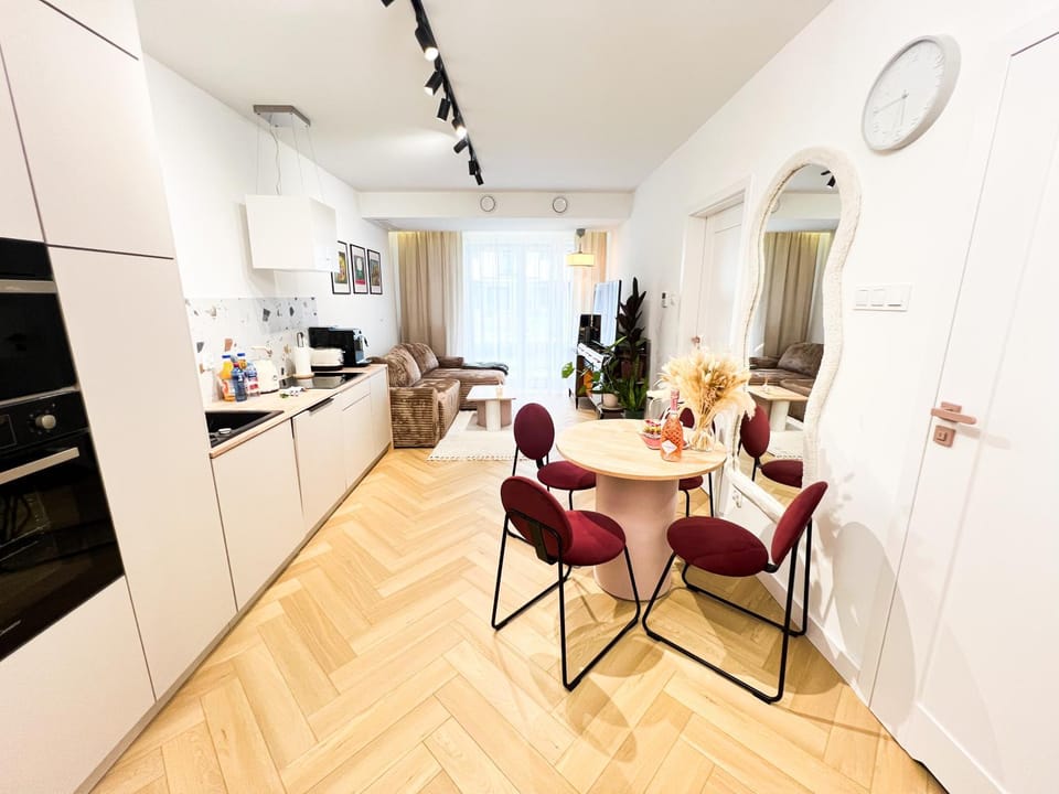 Living room, Seating area, Dining area, oven, stove