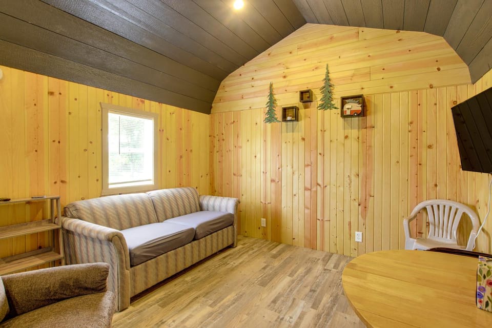 Montezuma Cabin Rental w/ Fire Pit & Grill Access! Cabin in Iowa