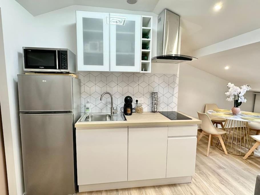 Appartement climatisé - 2min plage-tram-restaurant Apartment in Nice
