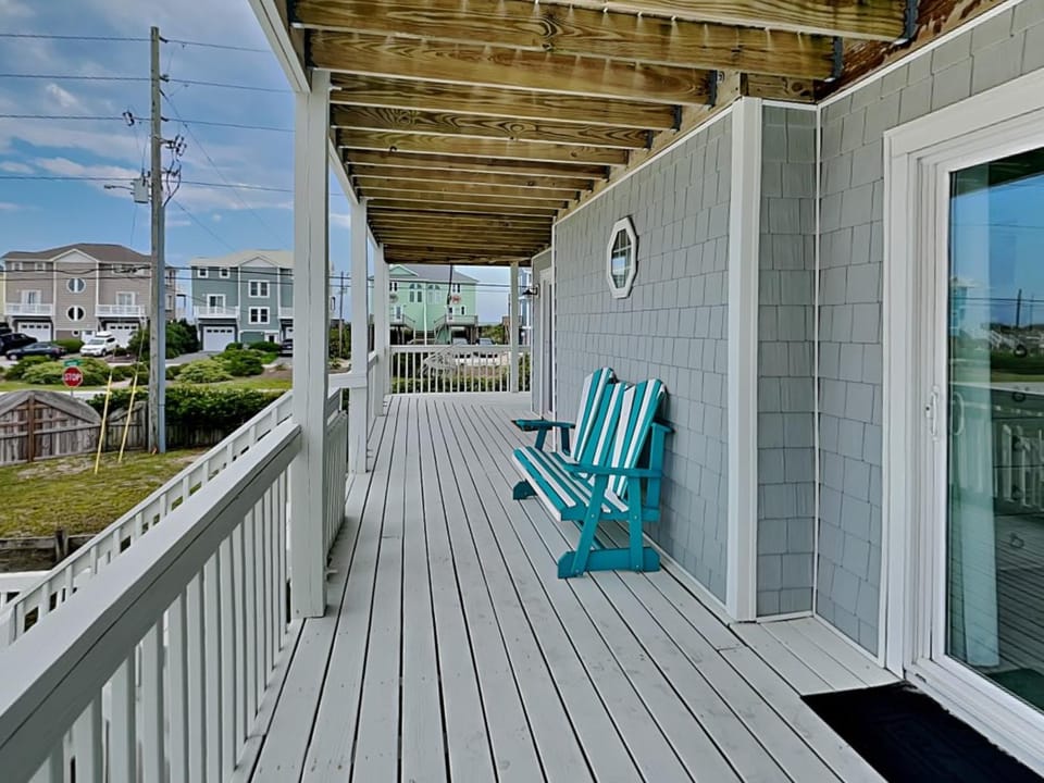 Salty Seahorse House in North Topsail Beach