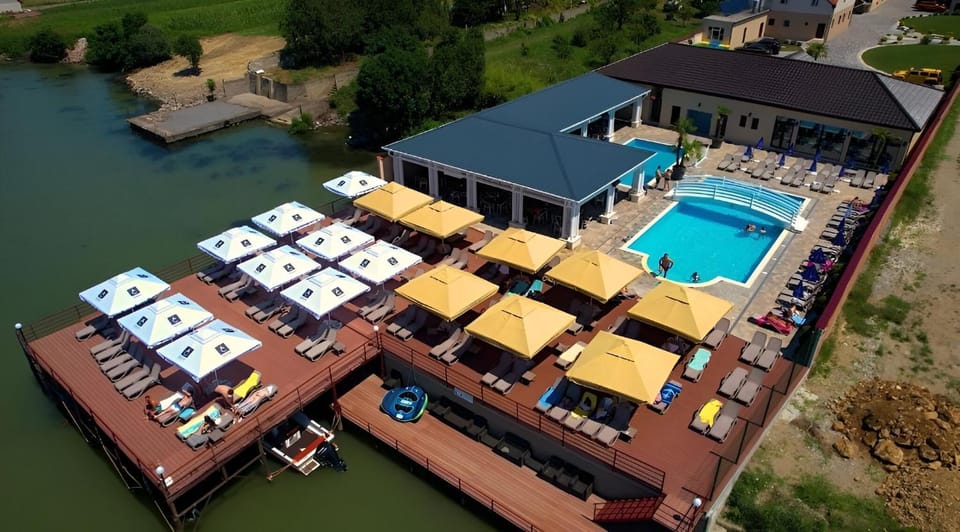 Day, Natural landscape, Bird's eye view, Swimming pool, sunbed