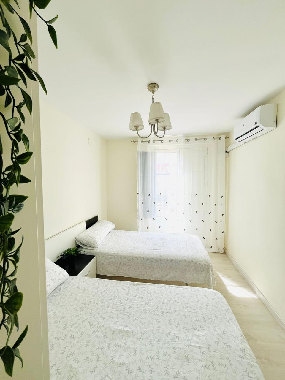 Bed, Photo of the whole room, Bedroom, air conditioner