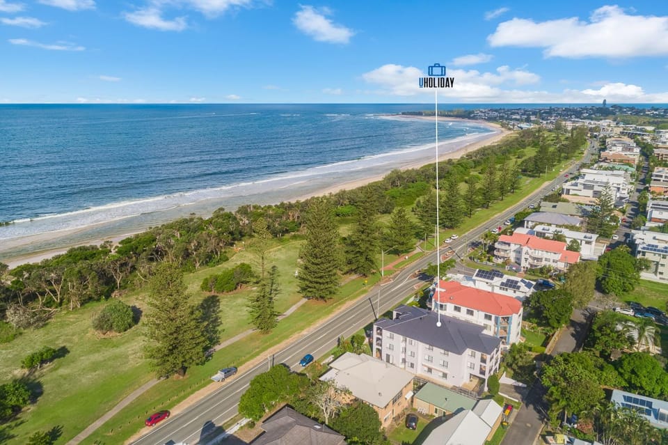 Neighbourhood, Bird's eye view, Location