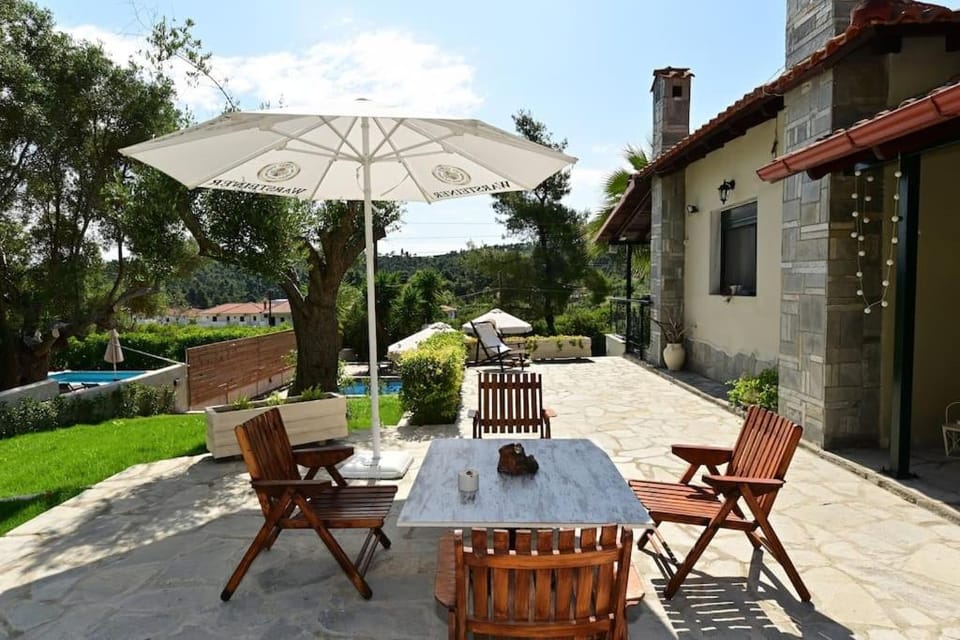 Garden, Garden, Balcony/Terrace, Dining area, Garden view, Pool view, Swimming pool