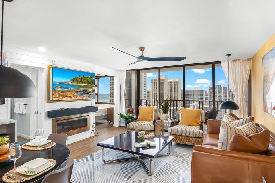TV and multimedia, Living room, Seating area, Dining area