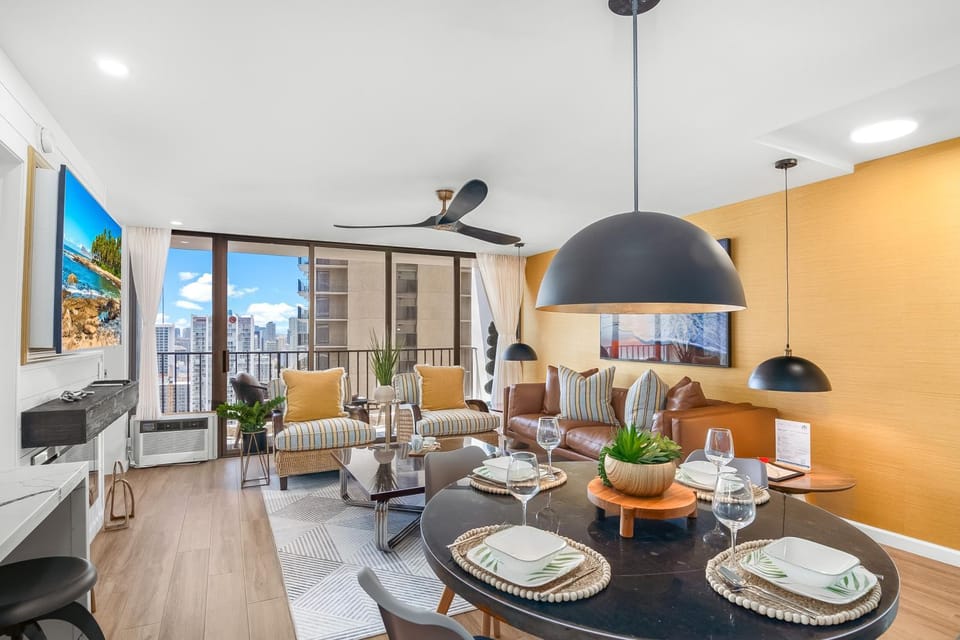TV and multimedia, Living room, Seating area, Dining area, fireplace