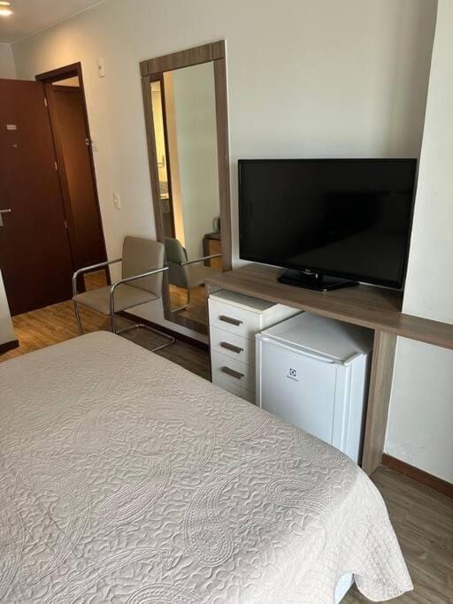 Bed, TV and multimedia, minibar