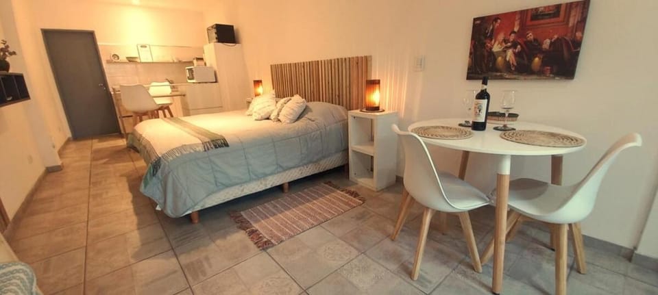 Bed, Photo of the whole room, Dining area