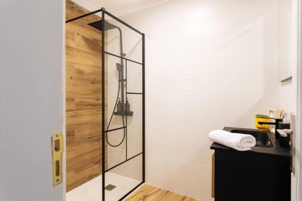 Shower, Bathroom, towels