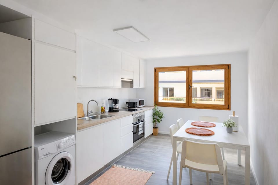 Kitchen or kitchenette, Dining area, oven, stove, washing machine