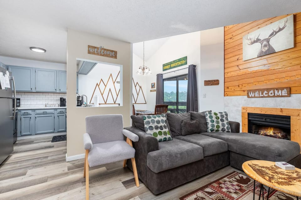 Mountain Calling - Resort Pool, WIFIO, 560 FREE tickets each paid day!!! House in Gatlinburg