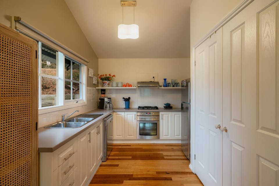 Kitchen or kitchenette, dishwasher, oven, pet friendly, stove