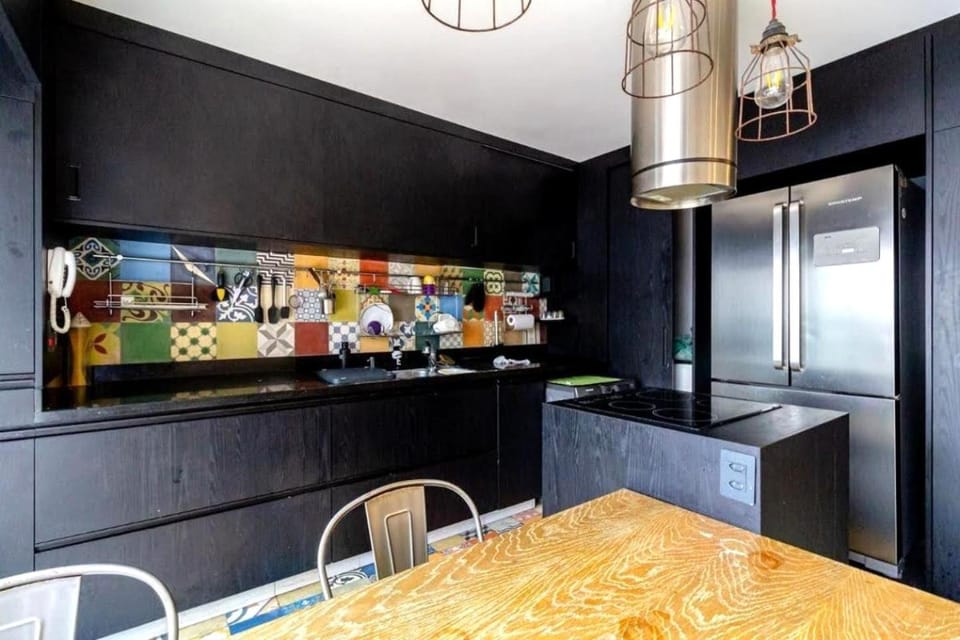 Kitchen or kitchenette, Dining area, minibar, oven, stove