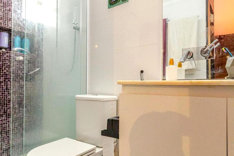 Shower, Toilet, Bathroom, towels