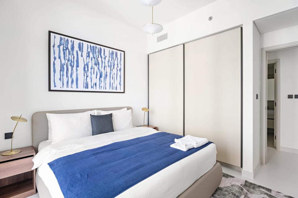 Photo of the whole room, Bedroom