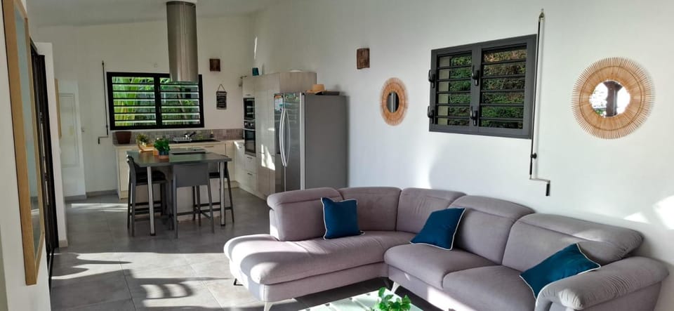 Communal lounge/ TV room, Kitchen or kitchenette, Living room, Seating area, Dining area