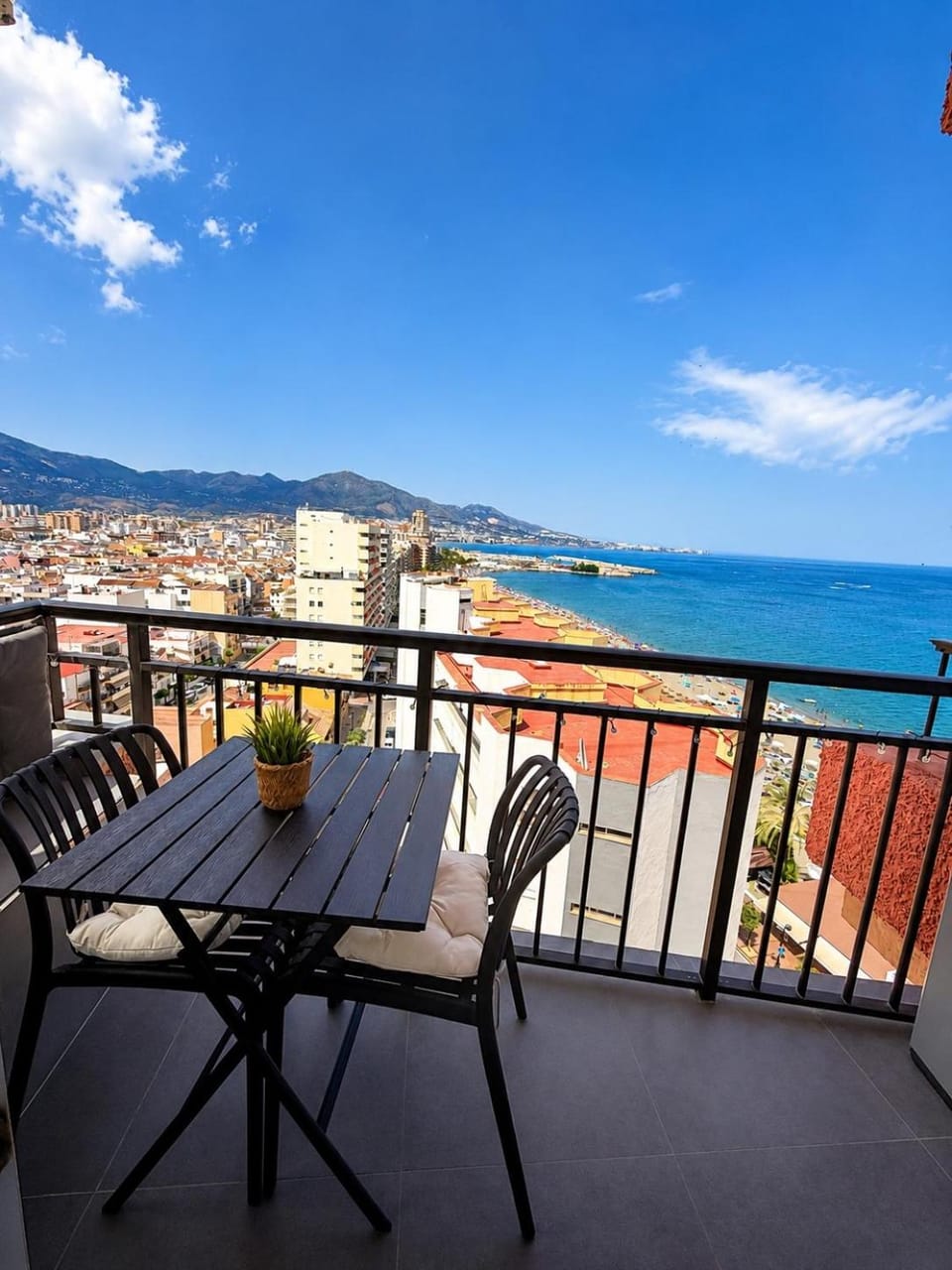 Moderno en primera línea de playa Apartment in Fuengirola