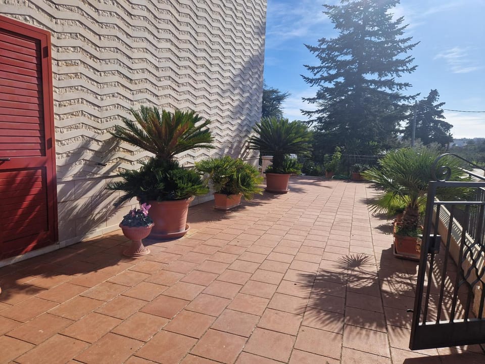 Property building, Garden, Balcony/Terrace, Garden view