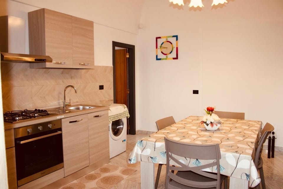 Kitchen or kitchenette, Dining area, dishwasher, oven, stove