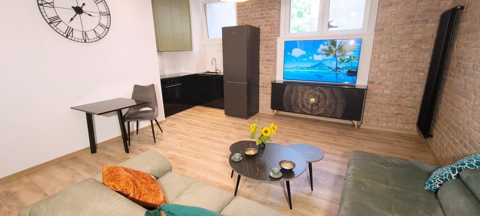 TV and multimedia, Kitchen or kitchenette, Living room