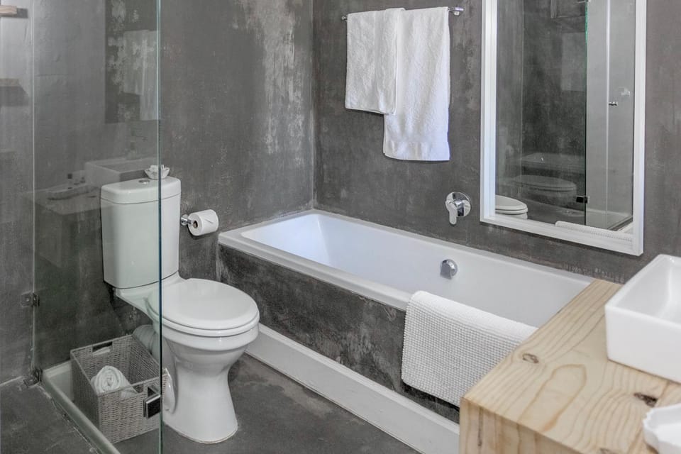 Shower, Toilet, Bathroom, Bath, towels