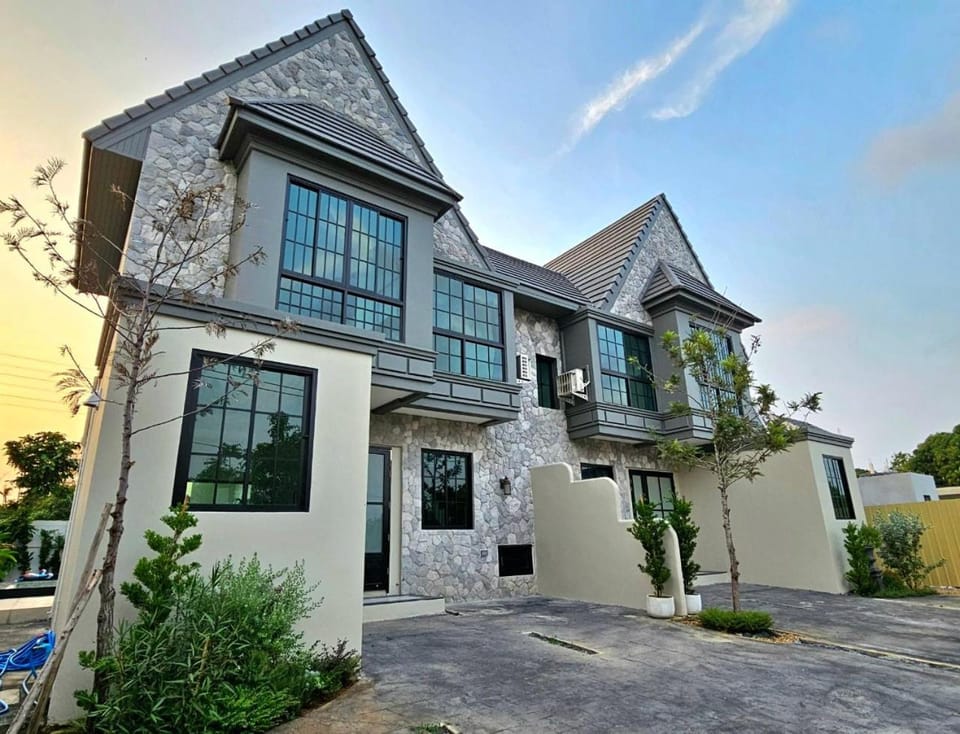 Property building, Day