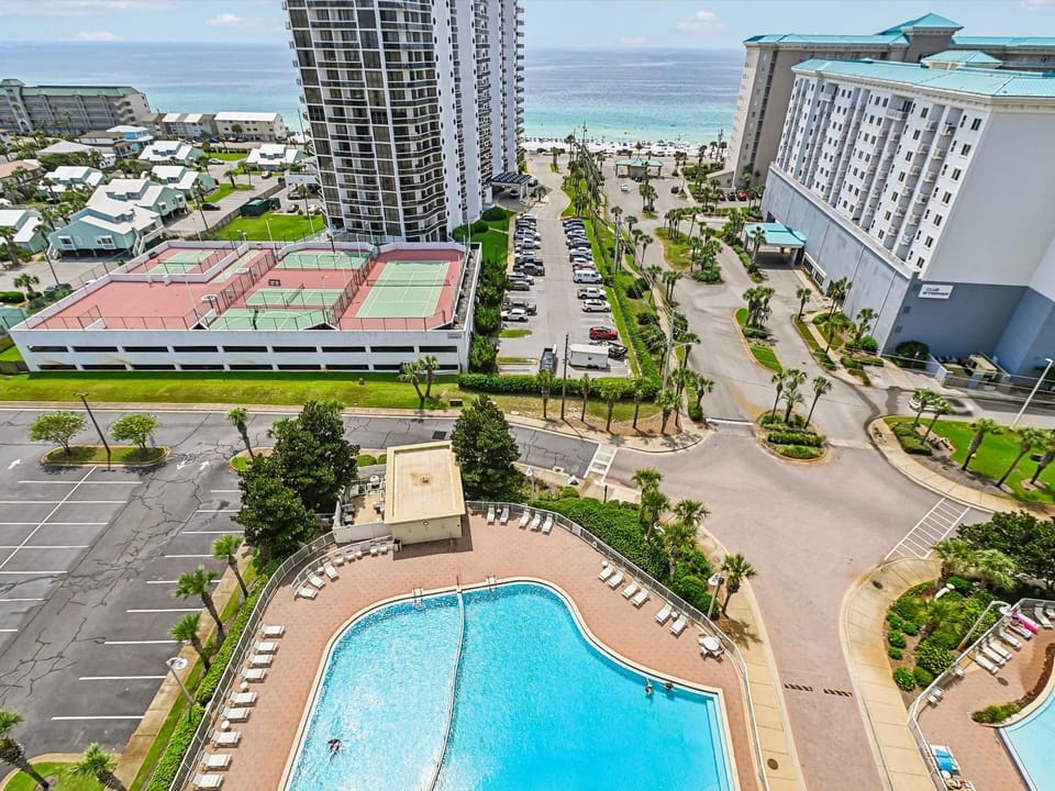Property building, Bird's eye view, Garden, Beach, Tennis court, Sea view, Swimming pool, Parking