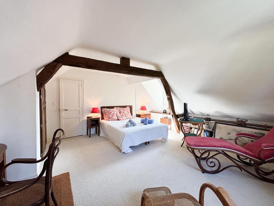 Bed, Photo of the whole room, Bedroom