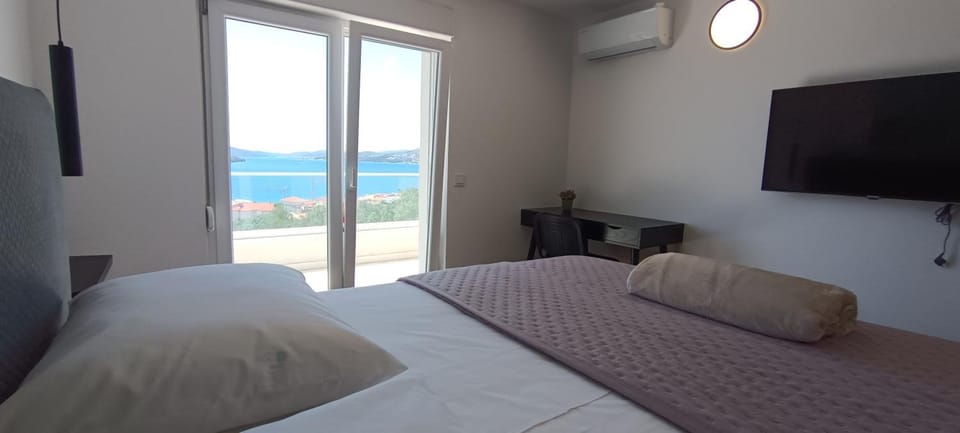 TV and multimedia, Bedroom, air conditioner