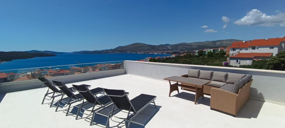 Balcony/Terrace, Seating area, Mountain view, Sea view