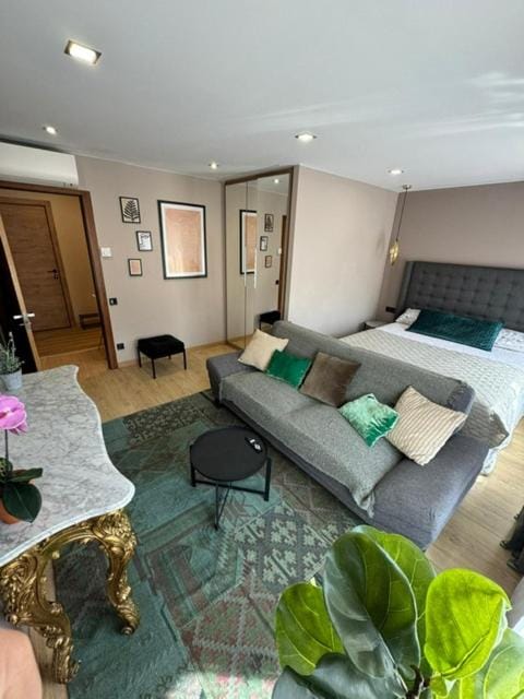 Piso de dos dormitorios con reforma de diseño Apartment in Baix Empordà