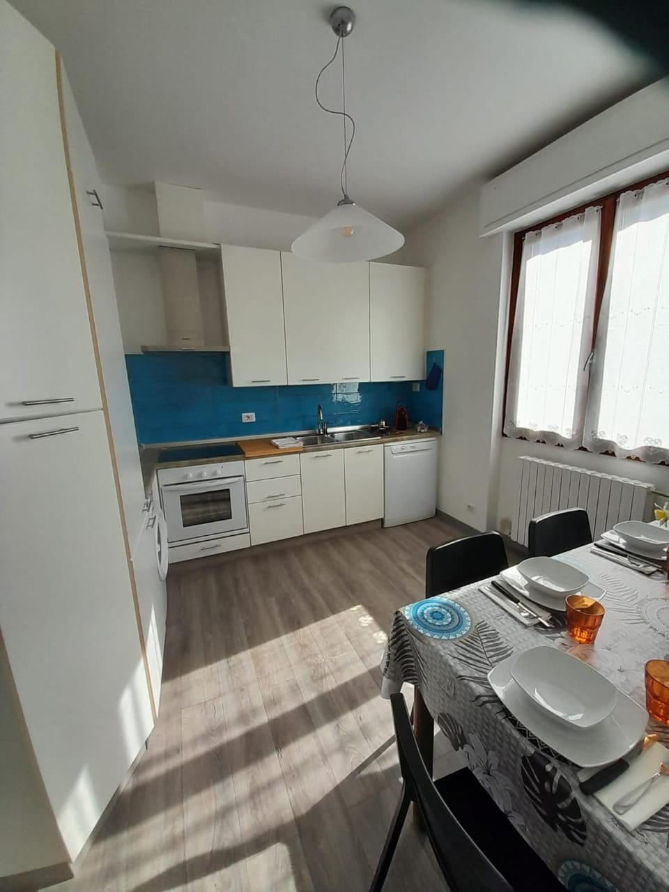 Kitchen or kitchenette, Dining area, dishwasher