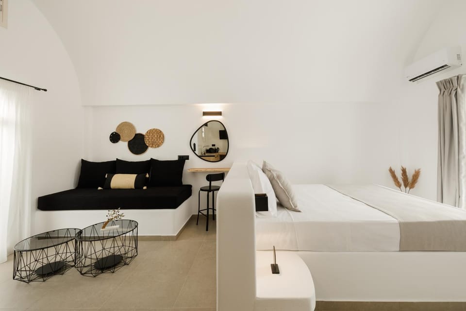 Bed, Living room, Seating area, Bedroom
