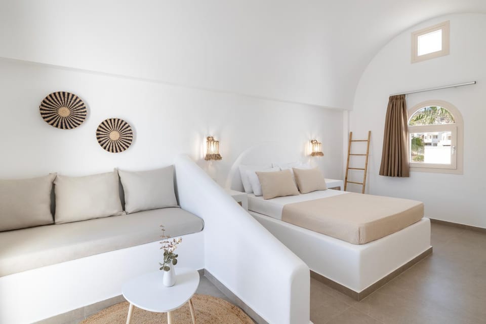 Bed, Living room, Seating area, Bedroom