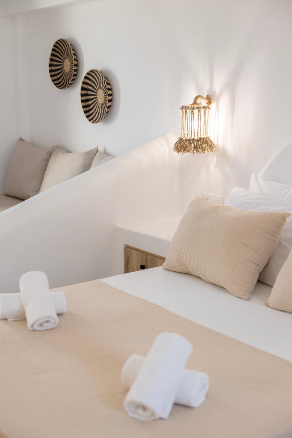 Bed, towels