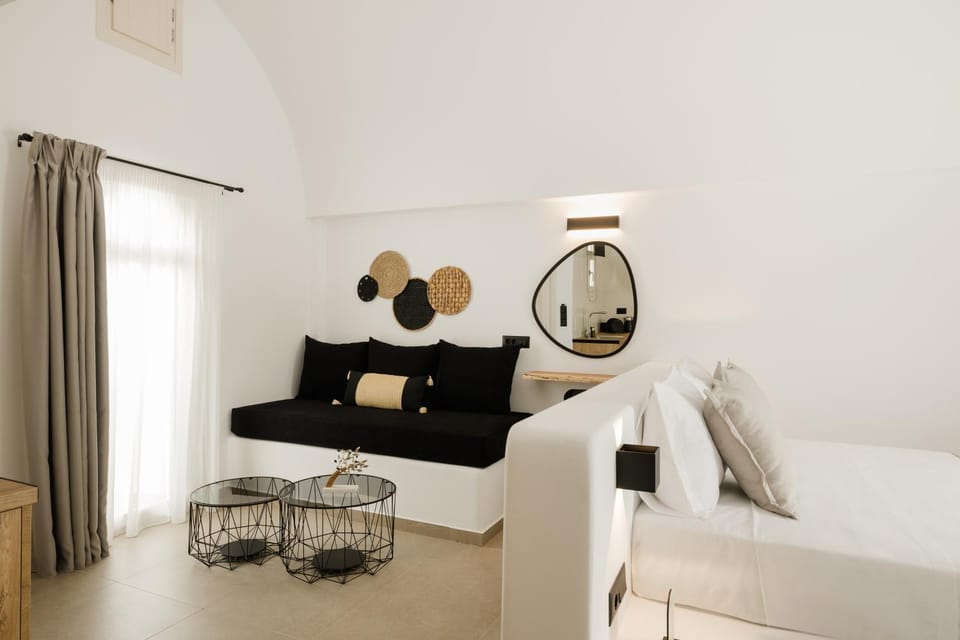 Bed, Living room, Seating area, Bedroom