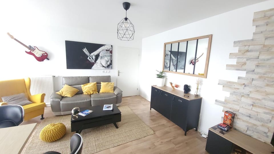 Communal lounge/ TV room, Living room, Seating area