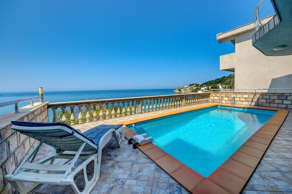 Villa Blue Bay House in Ulcinj Municipality