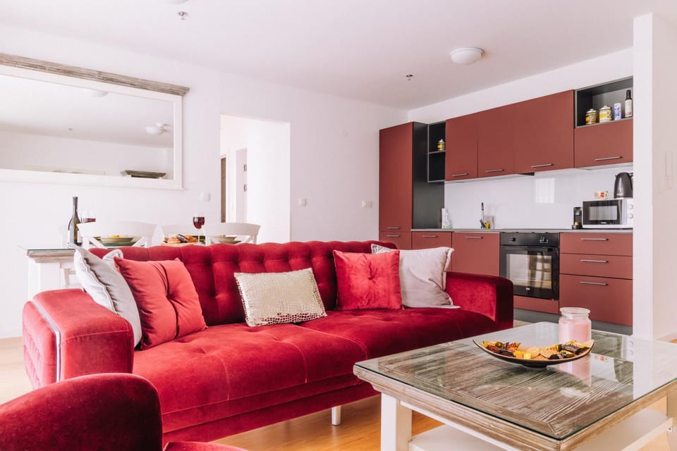 Coffee/tea facilities, Kitchen or kitchenette, Living room, Food and drinks, Seating area, Dining area, Food, minibar, pet friendly, stove