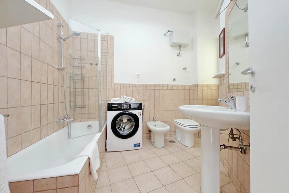 Comfy home for family next to Metro Apartment in Rome