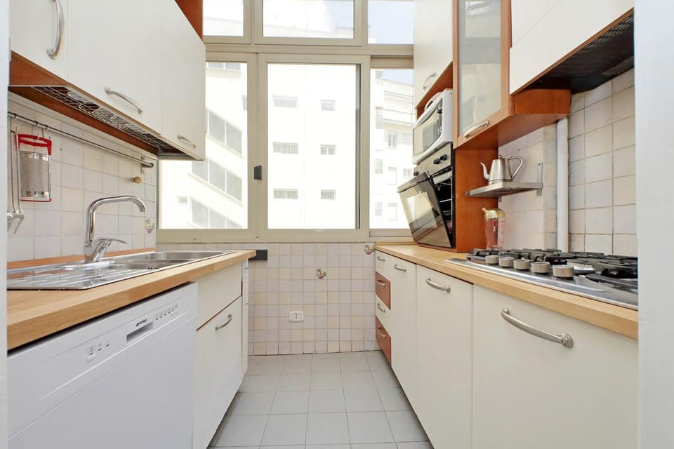 Comfy home for family next to Metro Apartment in Rome