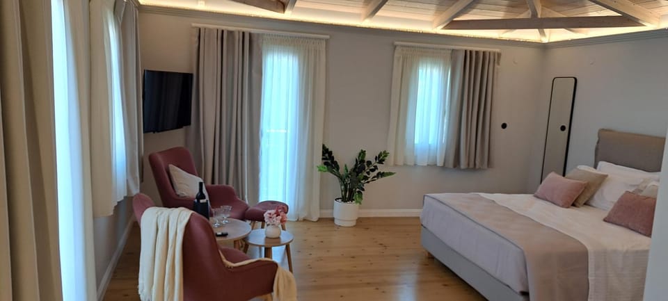 Bed, Seating area, Bedroom