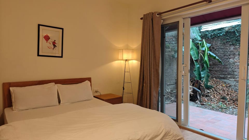 Bed, Garden, Photo of the whole room, Bedroom