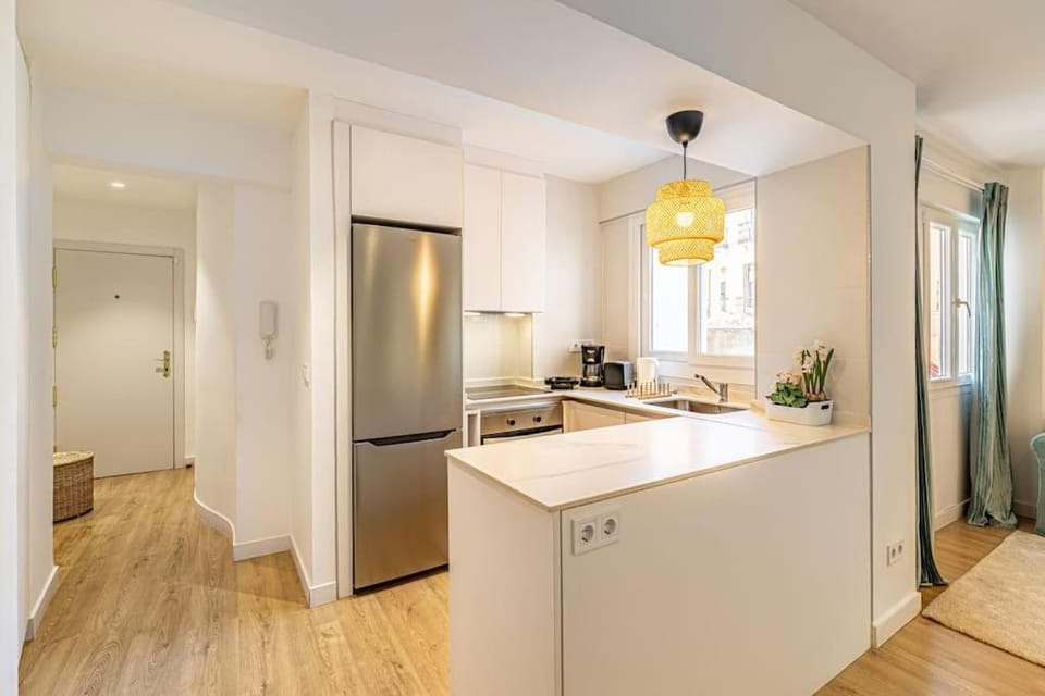 Kitchen or kitchenette, oven